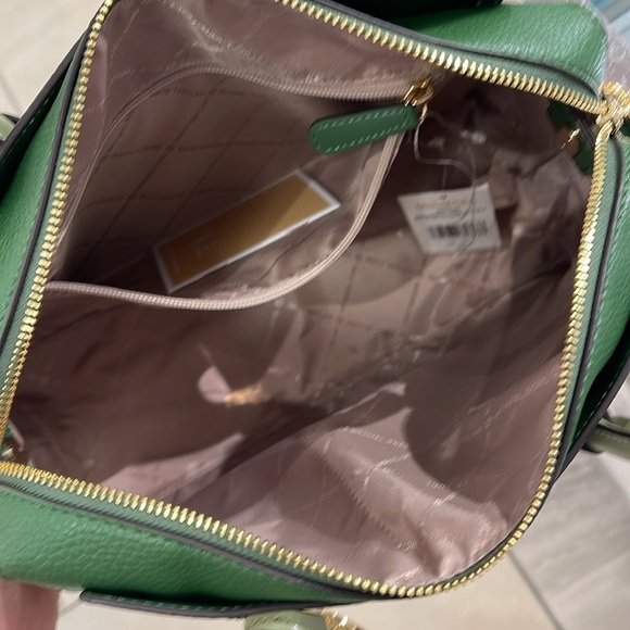 MICHAEL KORS
Mercer Md Color-Block Belted Satchel Crossbody Purse
Fern Green - Picture 10 of 16